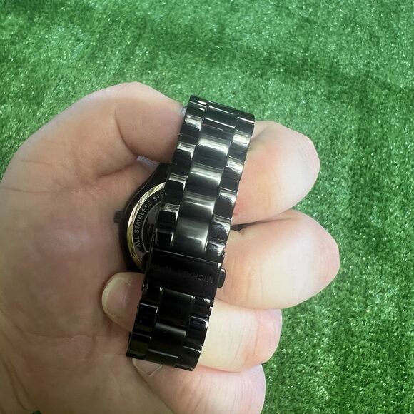 Womens Michael Kors Slim Runway Black Stainless Steel Wrist Watch Pre Owned - Picture 2 of 6